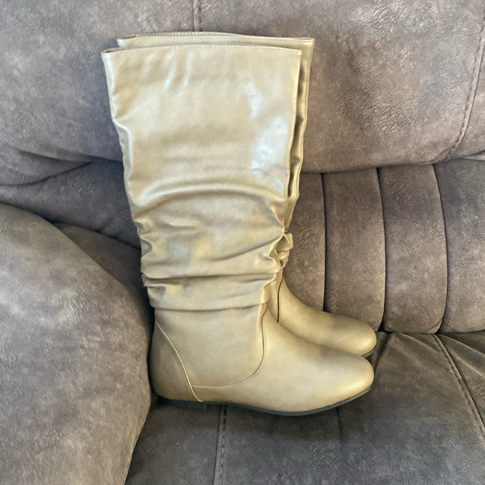 Journee Women’s Slouchy Knee High Boot size 8
